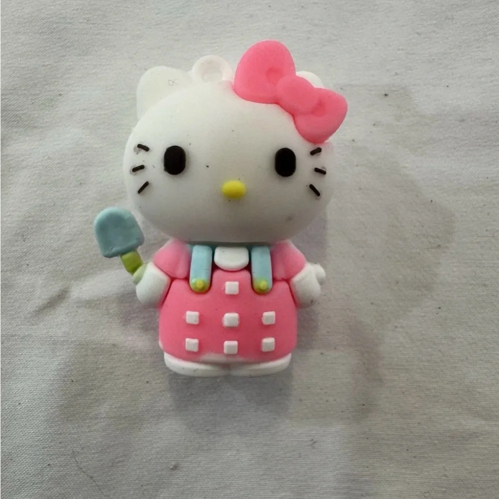 Hello Kitty this lot